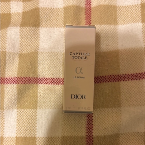 Dior Capture Totale Le Sérum - Picture 2 of 2